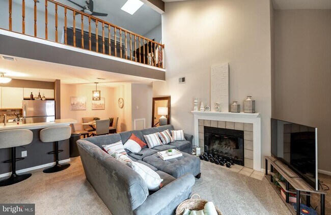 Building Photo - 1012 Foxmeadow Dr