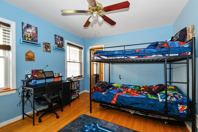 Building Photo - 5622 N Kenneth Ave