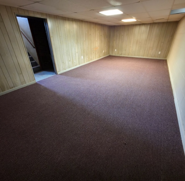 Building Photo - Single Family Home 3 beds 1 bath Available...