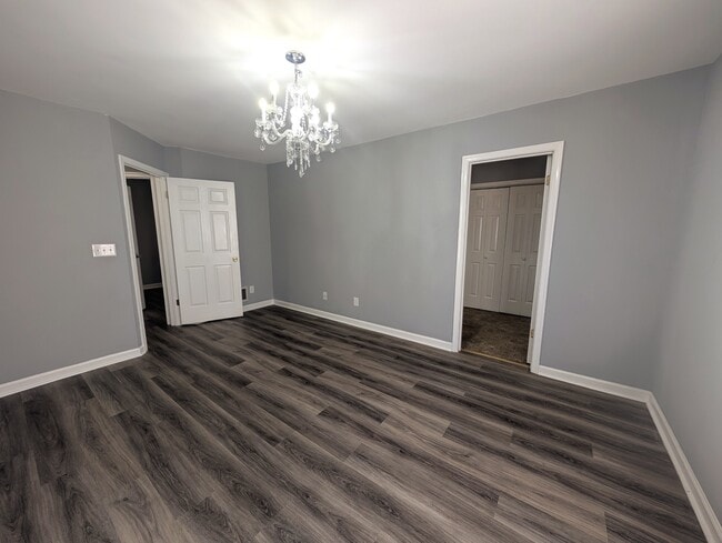 Building Photo - 2808 Shadowbrook Ln