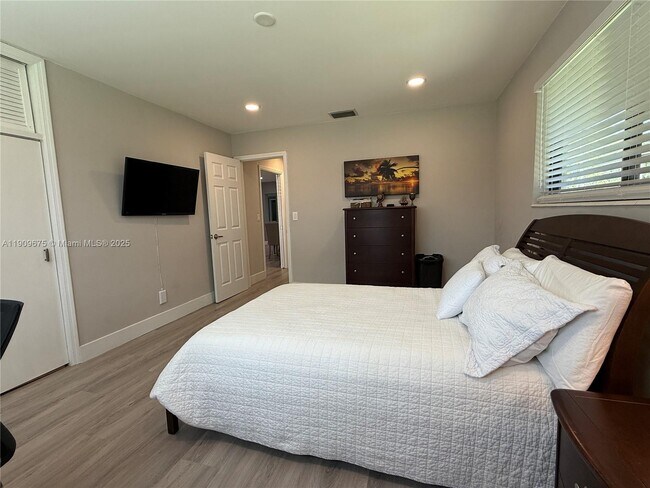 Building Photo - 4009 Jefferson St