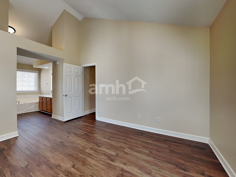 Building Photo - 425 Craver Pointe Dr