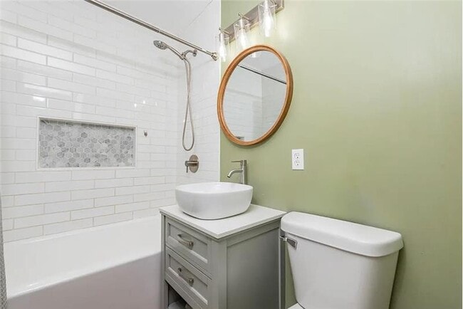 Building Photo - 1902 N Ash St