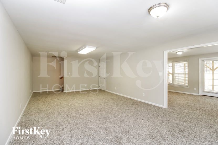 Building Photo - 2611 White Fence Way