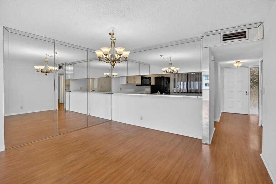 Building Photo - 8030 Hampton Blvd