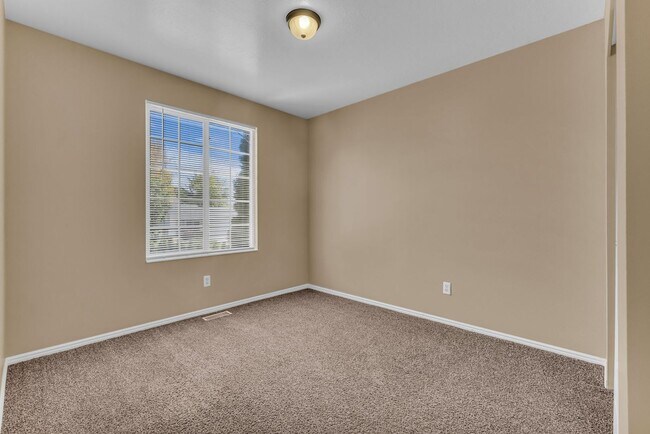 Building Photo - 68 S 1700 W