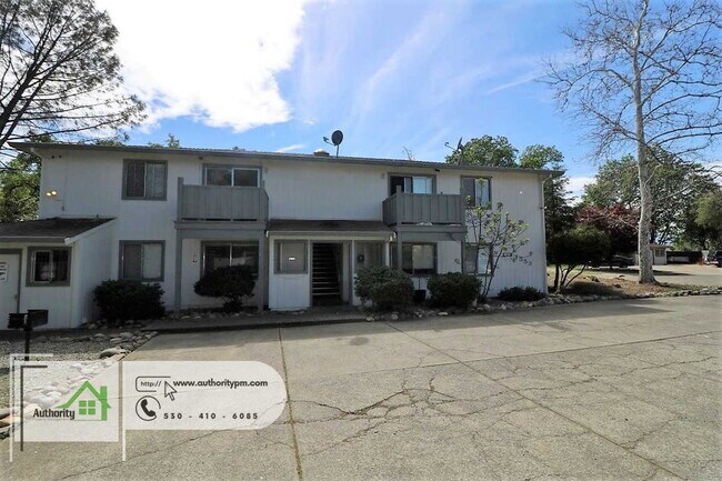 Building Photo - 1553 Bramble Pl