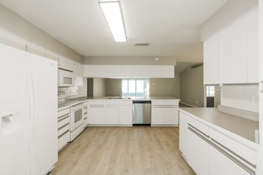 Building Photo - 2877 48th Way E