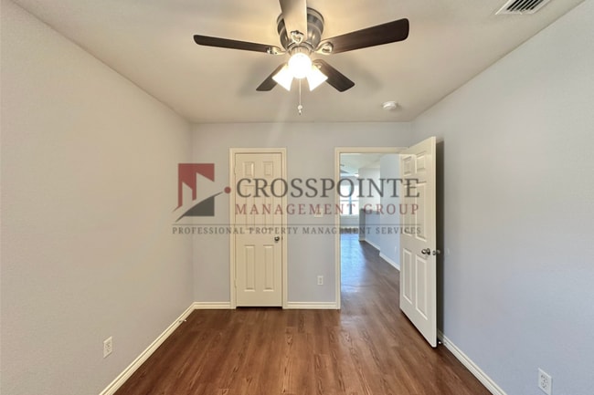 Building Photo - 3 Bedroom 2 Bath Duplex at Mansion Creek in Tyler! 1/2 OFF your first full month’s rent!