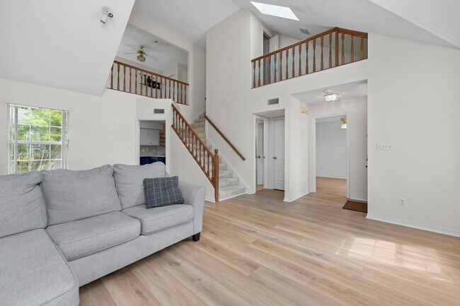 Building Photo - 6740 Scotts Pl