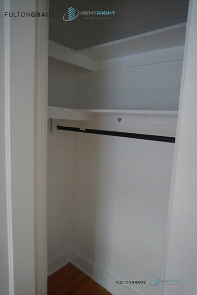 Building Photo - 1700-1710 W Albion