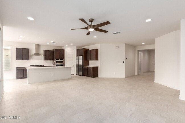 Building Photo - 8757 W Rancho Dr