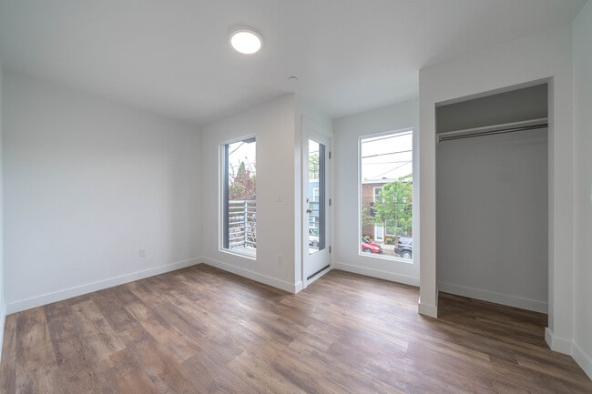 Building Photo - 2311 SE 11th Ave