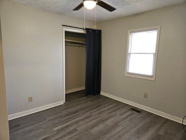 Building Photo - New Listing