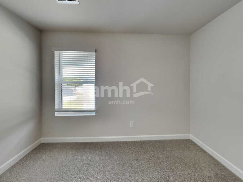 Building Photo - 303 Granby Trl