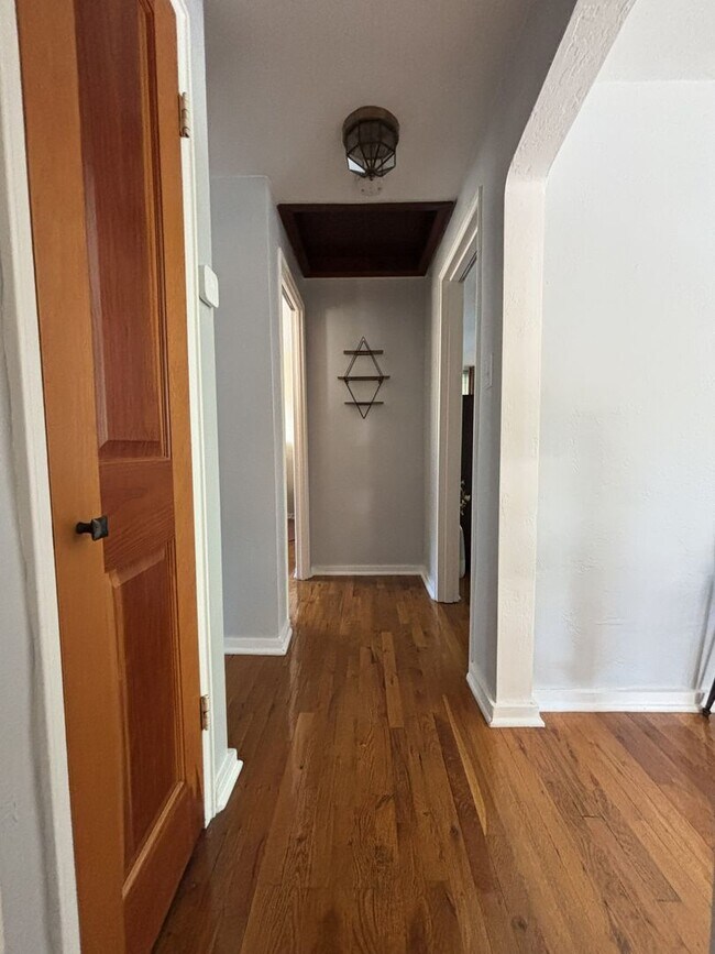 Building Photo - 3 Bed 1 Bath in Coraopolis, PA