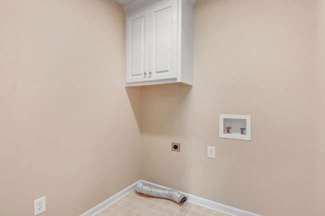 Building Photo - *DETACHED GARAGE/WORKSHOP!* Gorgeous home on HUGE acre lot in Princeton