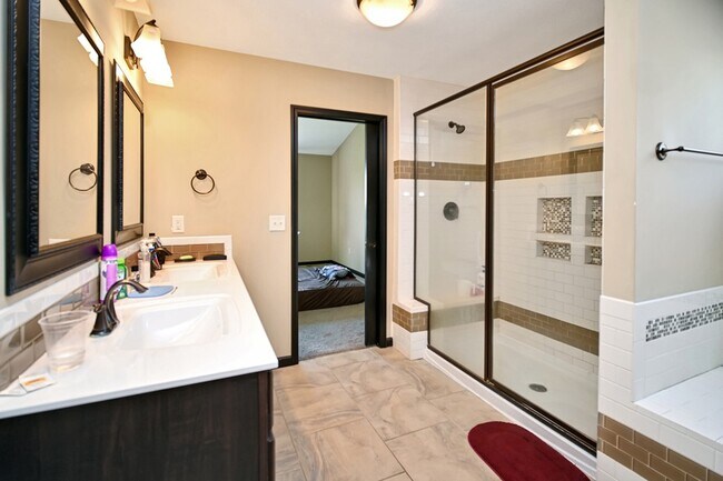 Building Photo - 1204 Ledgestone Dr