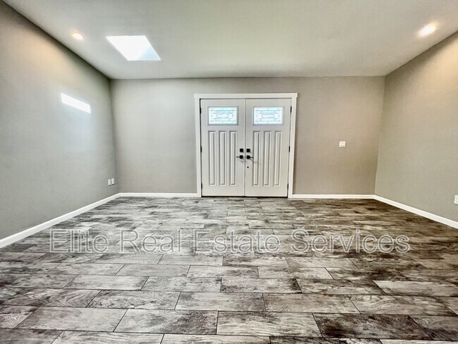 Building Photo - 1012 Barrett Ave