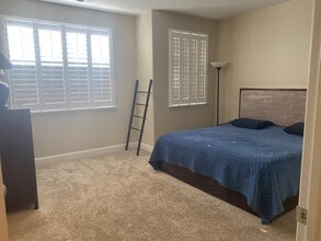 Building Photo - 6492 Bayview Dr