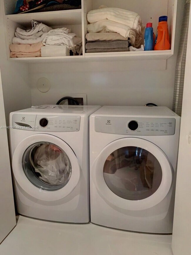 Building Photo - 16385 Biscayne Blvd