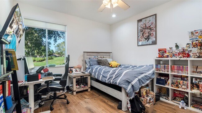 Building Photo - 2633 Oakbrook Dr