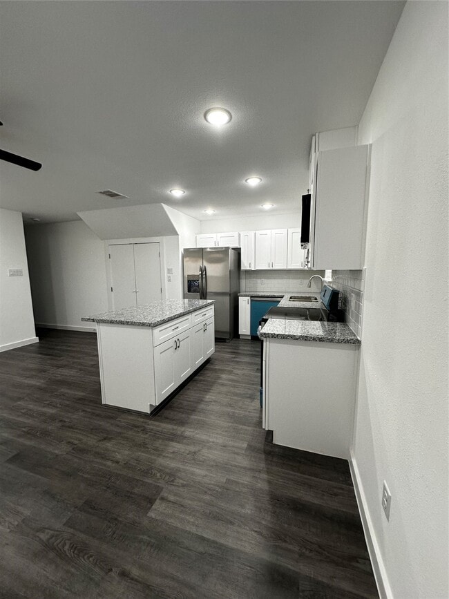Building Photo - 1054 North Ln