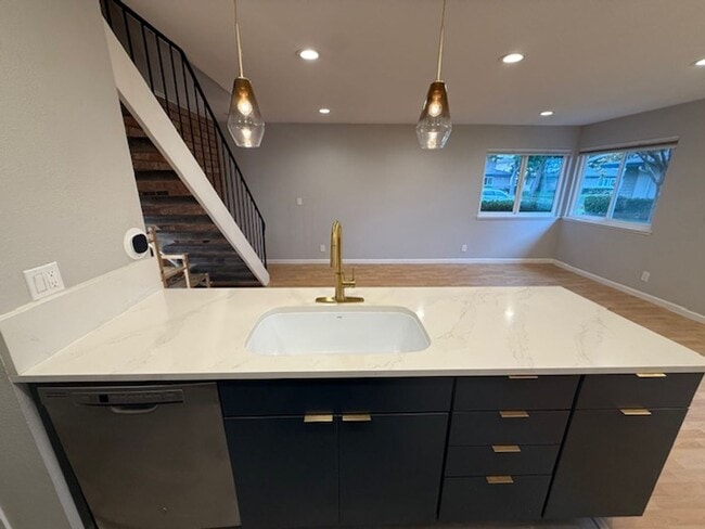 Building Photo - 257 Watson Dr