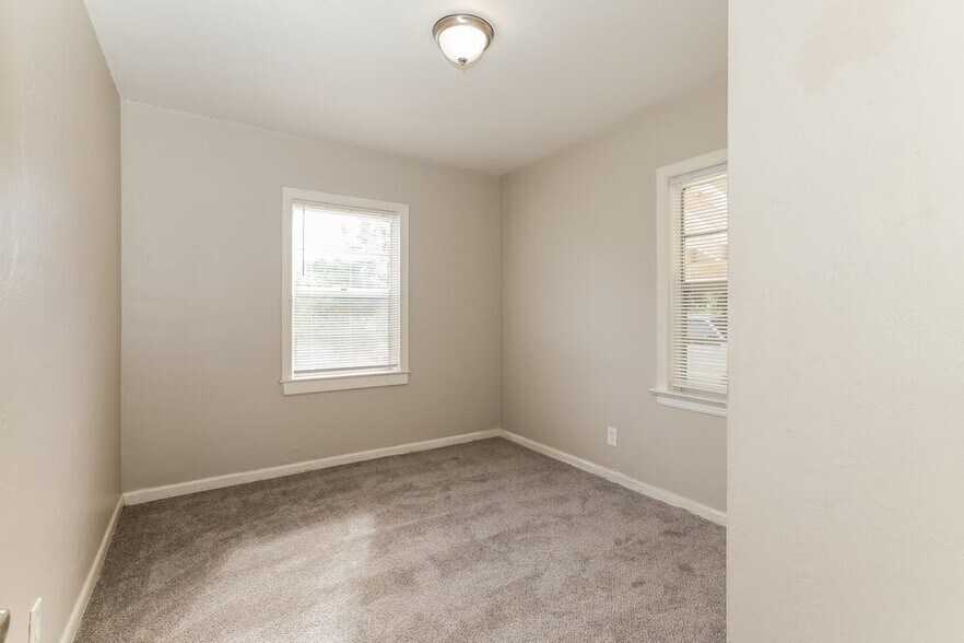 Building Photo - 831 C St