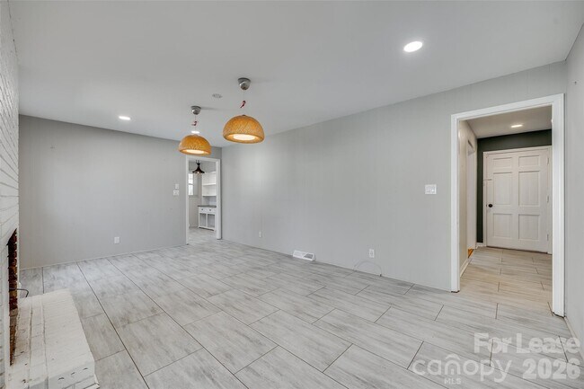 Building Photo - 1615 Tillman St