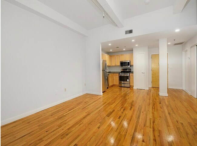 Primary Photo - 1034 Clinton St