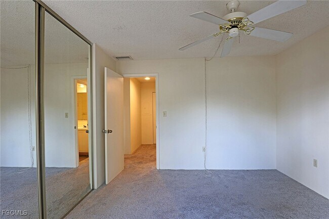 Building Photo - 5274 Cedarbend Dr