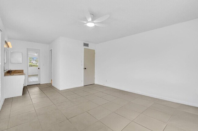 Building Photo - Beautiful 2 bedroom 2 bath in Delray - Desired 55+ community