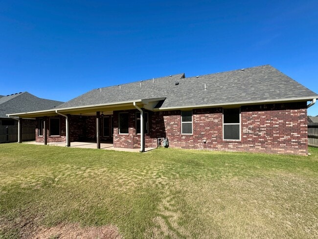 Building Photo - Rent Reduction!! 2 story, 5-bedroom 3 bath home in Wyatt Acres