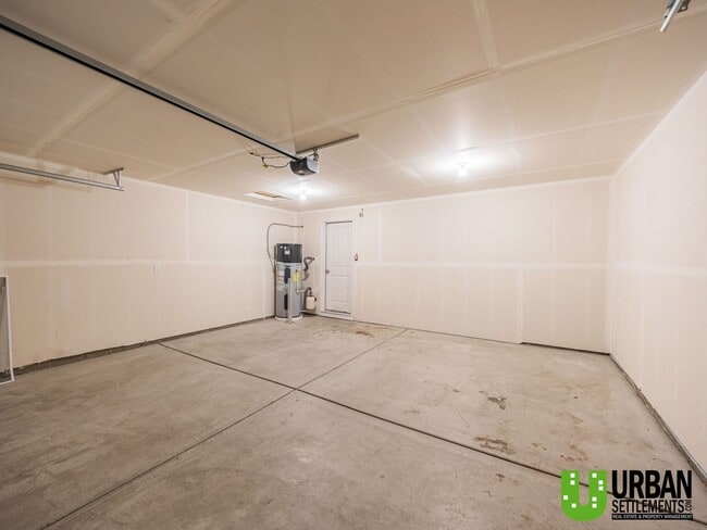 Building Photo - Beautiful Newer 3 Bedroom, 2 Bath Rancher ...