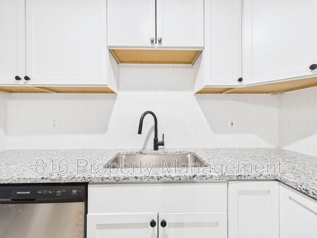 Building Photo - 11211 Corrington Ave