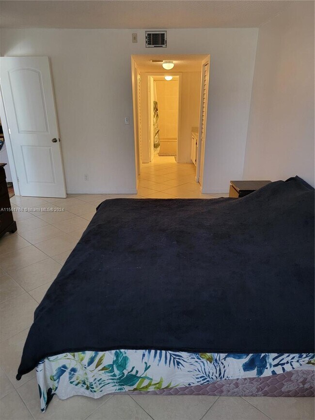 Building Photo - 1301 NE 7th St