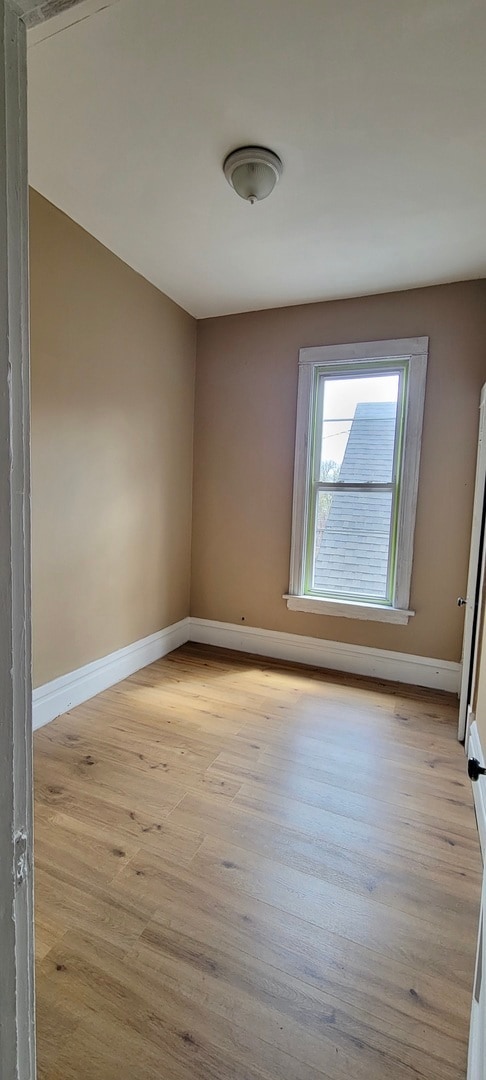 Building Photo - 2155 N Kilbourn Ave