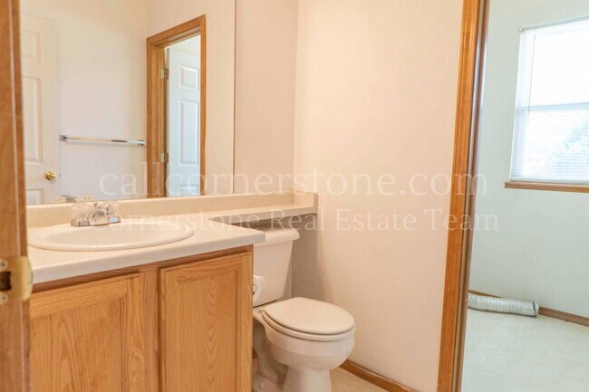 Building Photo - 743 Descendant Dr