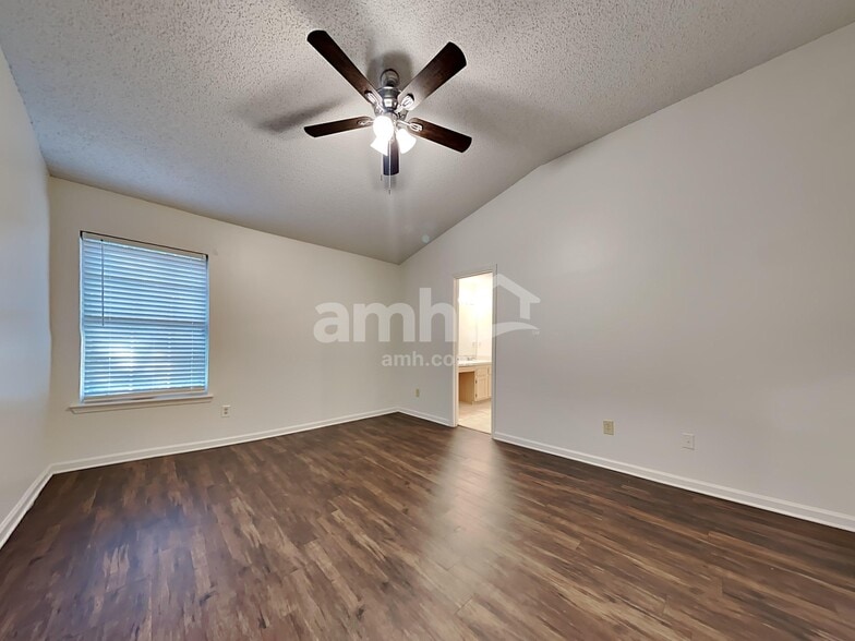 Building Photo - 7804 Spring Branch Dr S