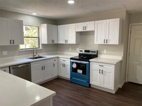 Building Photo - 2819 Colony Dr