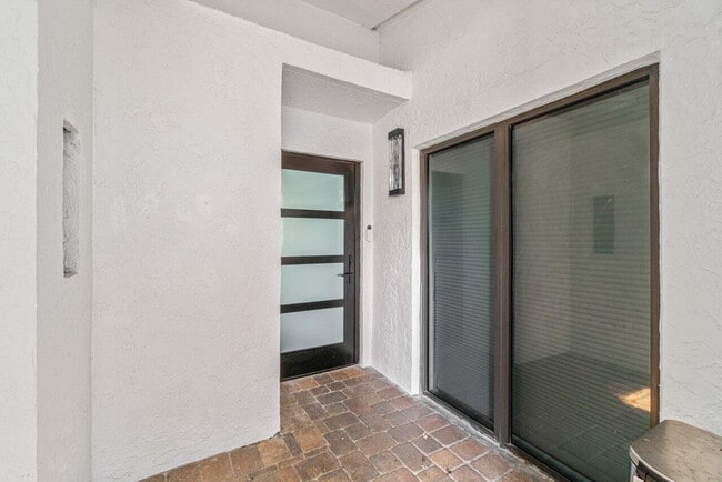 Building Photo - 3115 S Ocean Blvd