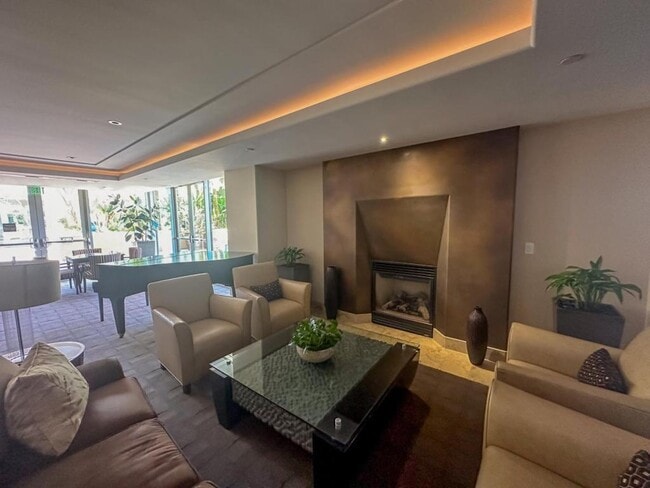 Building Photo - 5068 Scholarship