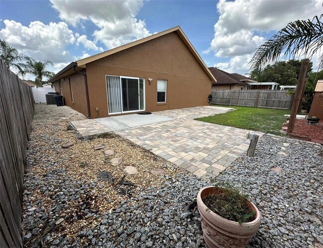 Building Photo - 10707 Flycast Cir