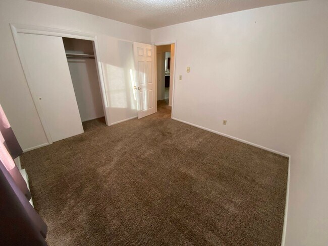 Building Photo - 810 Mary Anne Dr