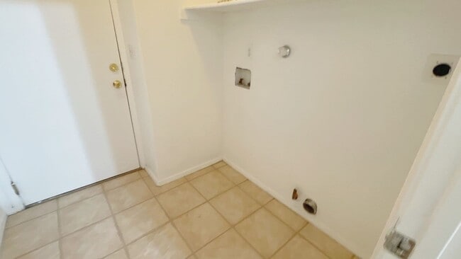 Building Photo - 235 Glenridge Park Ln NE
