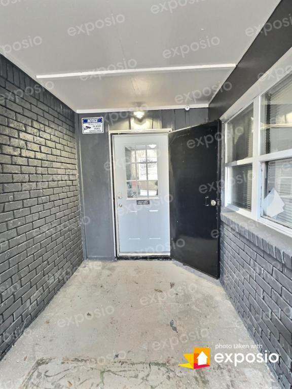 Building Photo - 1910 Center Ave