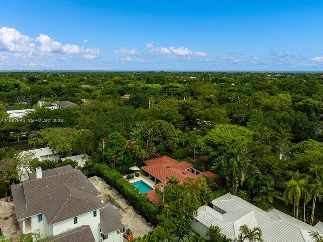Building Photo - 611 Santurce Ave