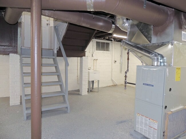 Building Photo - Gorgeous & Completely Rehabbed 3 Bed - 1.5 Bath Colonial for Rent!