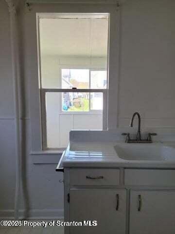 Building Photo - 1007 Line St